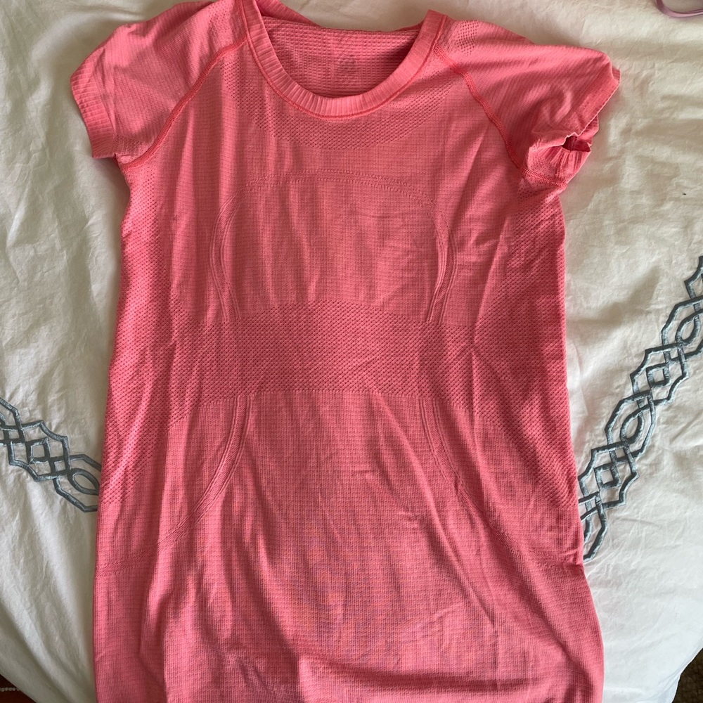 Lululemon pink shirt